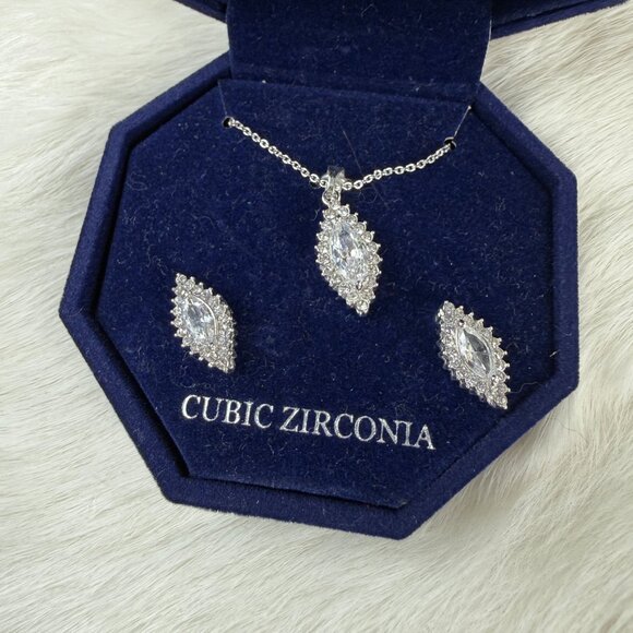 MACY'S SILVER PLATED CUBIC ZIRCONIA NAVETTE DROP EARRINGS & NECKLACE 18" SET NIB - Picture 2 of 5